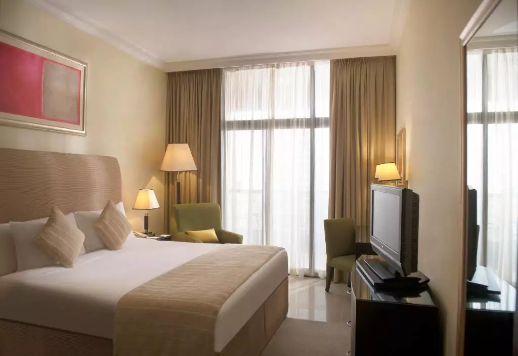 Two Seasons Hotel and Apartments